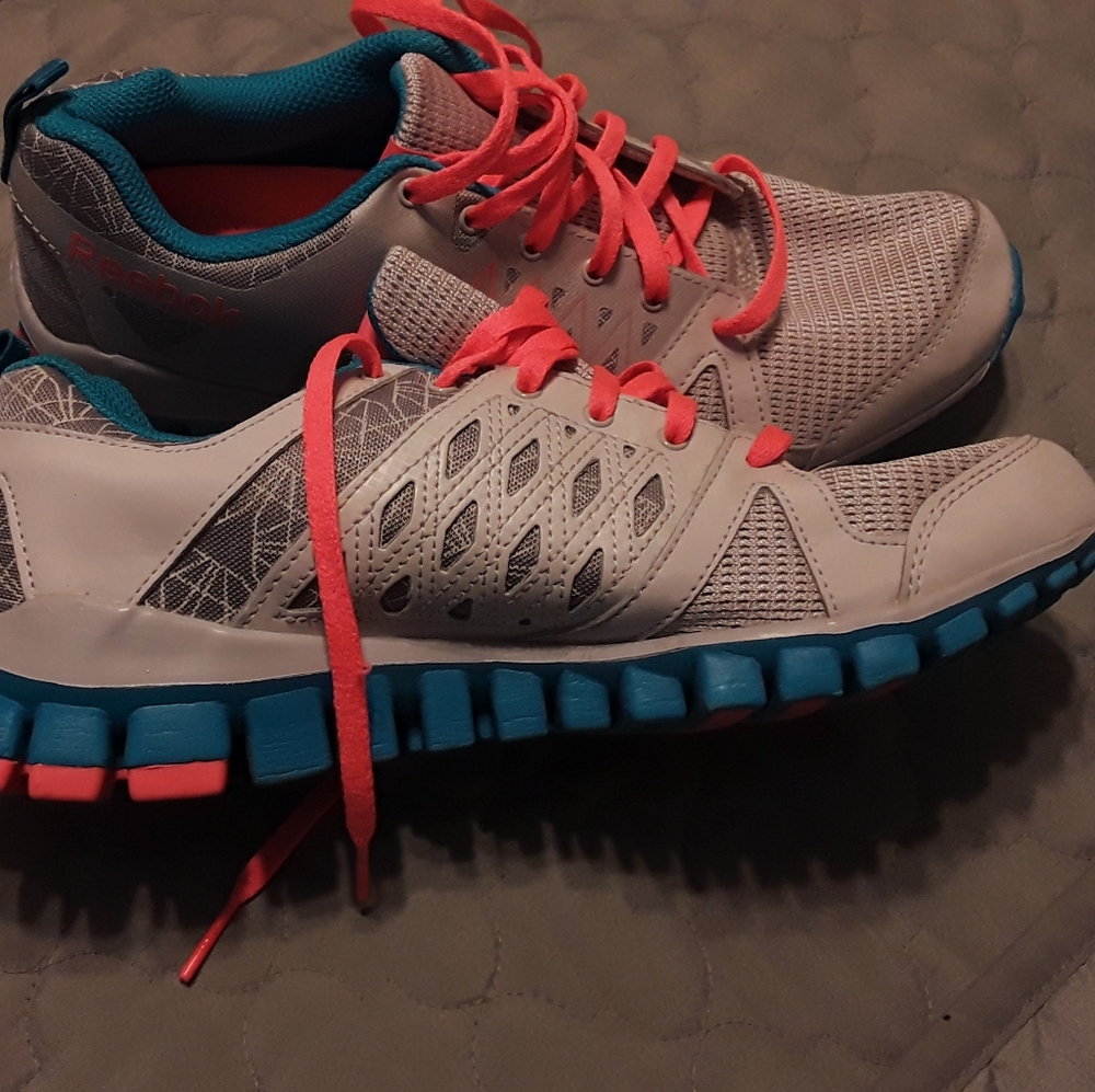 Womans Reebok sneakers size 8.5